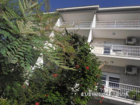  House Danica Apartments & Rooms  Сукосан